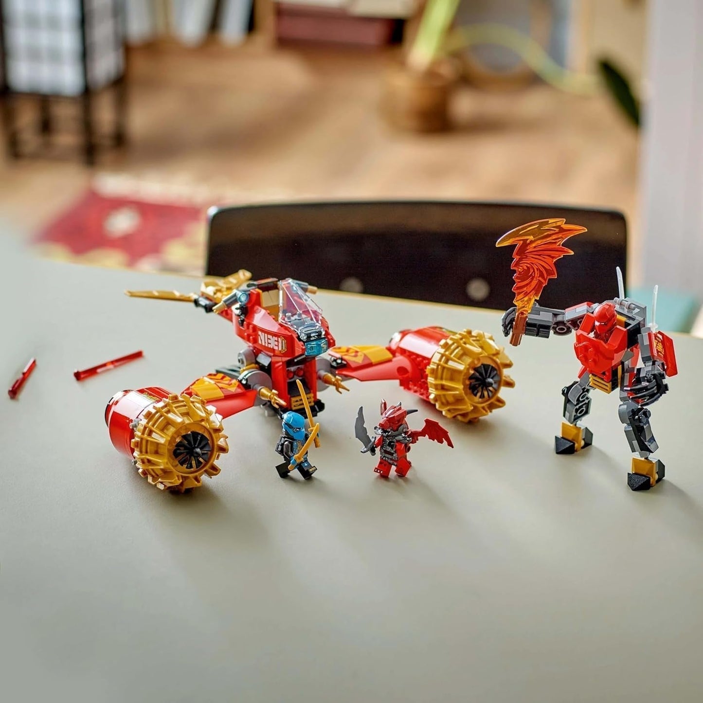 Mech Storm Rider di LEGO NINJAGO Kai - Moto giocattolo volante con 3 minifigure - Mech con testa, braccia e gambe mobili - Giocattolo da costruire - Regalo per ragazzi e ragazze dai 7 anni in su 71830 Set da costruzione Besuche den LEGO-Store