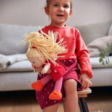 HABA 302108 - Bambola Annelie, bambola di stoffa con vestiti e capelli, 30 cm, giocattolo da 18 mesi, rosso Bambole Naty Shop