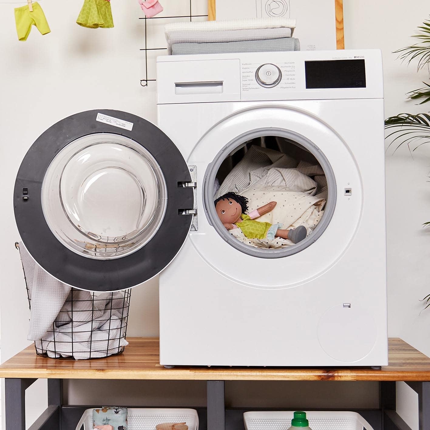 HABA 304576 - Bambola Cari, 30 cm, bambola morbida e di stoffa per bambini dai 18 mesi, con vestiti rimovibili e capelli lunghi