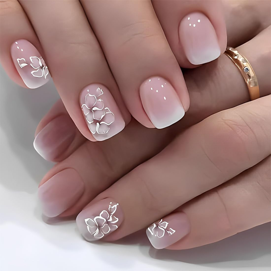 24 pezzi Quadrati bianchi Colla su unghie corte Motivo floreale sfumato rosa Stampa sulle unghie Unghie artificiali Arte delle unghie finte Unghie quadrate francesi Unghie artificiali per le donne