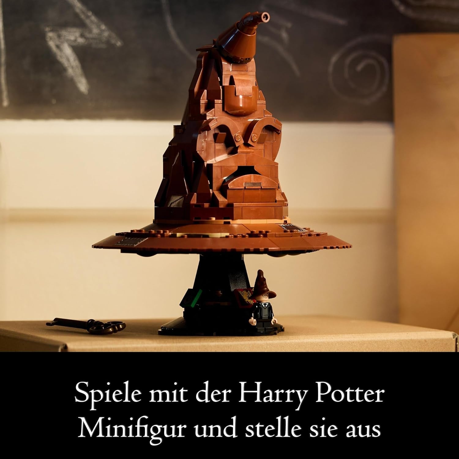LEGO Harry Potter Cappello parlante Hogwarts Modello Film per adulti Regalo per donne Uomini Mamma Papà Con 31 combinazioni di suoni casuali ti sistema nella tua casa di Hogwarts 76429 Set da costruzione Besuche den LEGO-Store