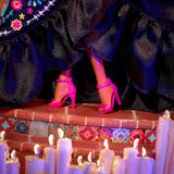 Barbie Signature Doll, Día De Muertos 2024 Figura da collezione in abito nero e top blu con volant, stampa ricamata e accessori colorati, HRM72