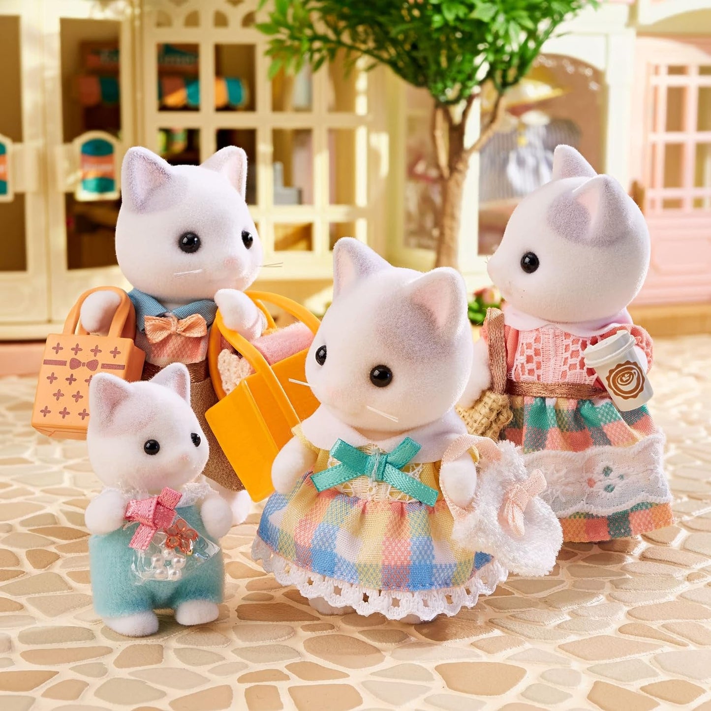 Sylvanian Families - 5738 Famiglia di gatti del latte - Figure di case delle bambole