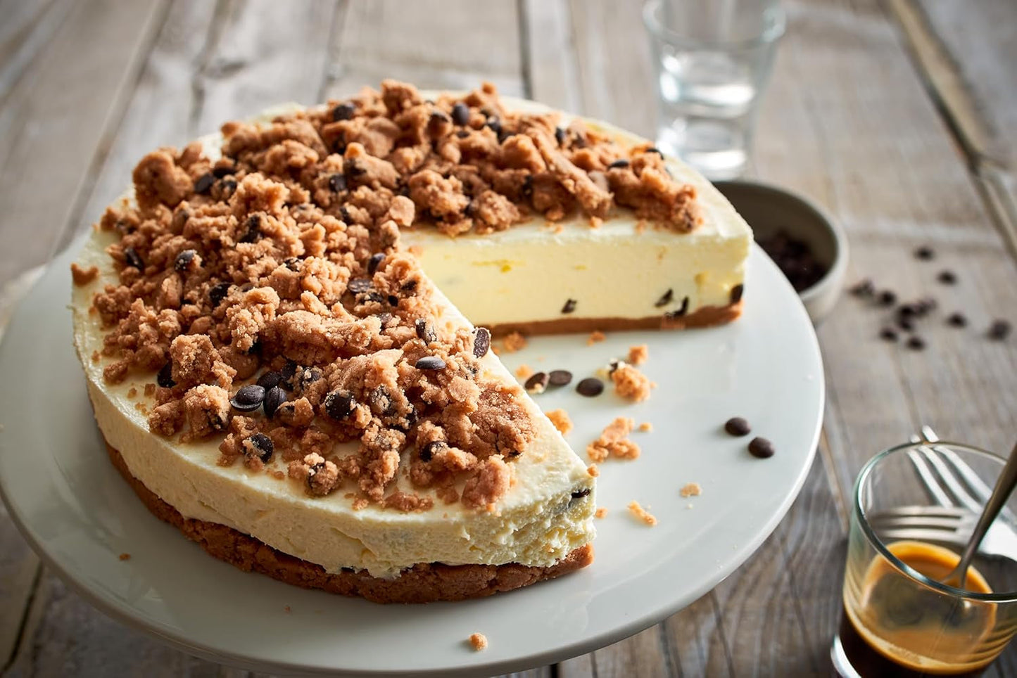 RUF Cookie Dough Cake Ohne Backen, Tortenboden Aus Keksteig Mit Frischkäse-Creme Und Schokoladenstückchen, Inkl. Kuchenform, 1X325G Miscela per panificazione e cottura Naty Shop