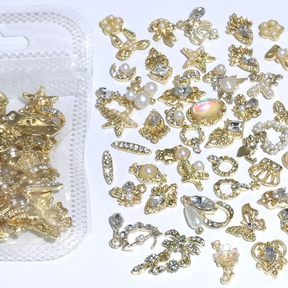 50 Stück Charms per unghie in oro, stili misti Glitzersteine ​​​​Nägel Perle Legierung Nagel Steine ​​​​Blume Schmetterling Strasssteine ​​​​Nägel Herz Stern Nagel Charms DIY Nail Art Zubehör Frauen Nägel Deko