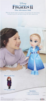 Disney Frozen 2 Elsa Travel Doll, bambola da 35 cm con abito ispirato al film cult, stivali e lunghi capelli intrecciati per un divertimento extra, per ragazze dai 3 anni in su
