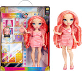 Bambola di Alta Moda Arcobaleno - Pinkly Paige - Bambola alla moda rosa con abito alla moda - con occhiali e oltre 10 accessori di gioco colorati - Ideale per bambini di 4-12 anni e collezionisti
