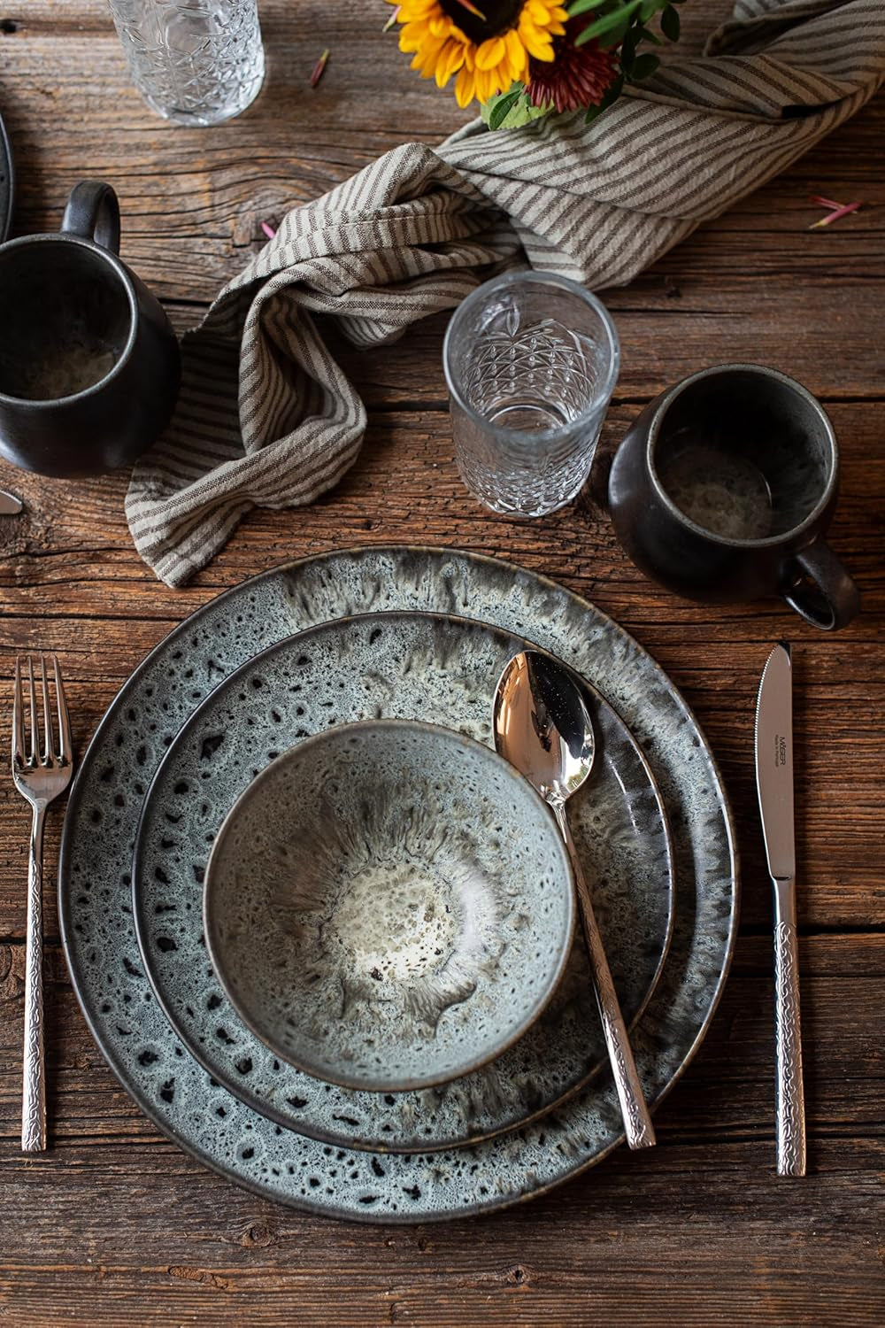 MÄSER Carellia set da colazione da 12 pezzi - ceramica dal Portogallo - smalto reattivo - 4 piatti da dessert 23 cm, 4 ciotole 15 cm, 4 tazze da caffè 430 ml - lavabili in lavastoviglie e microonde, grigio