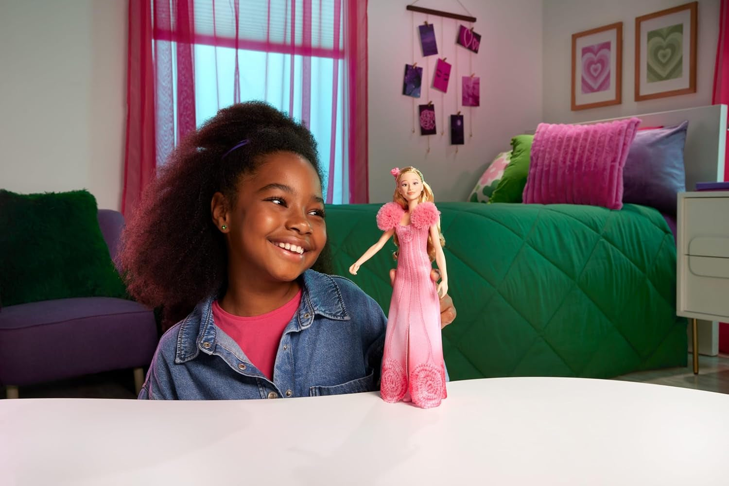 Mattel Glinda di Wicked and Accessories Bambola articolata ispirata al film con vestito staccabile Canta Loved by Us JLG49 Rosa