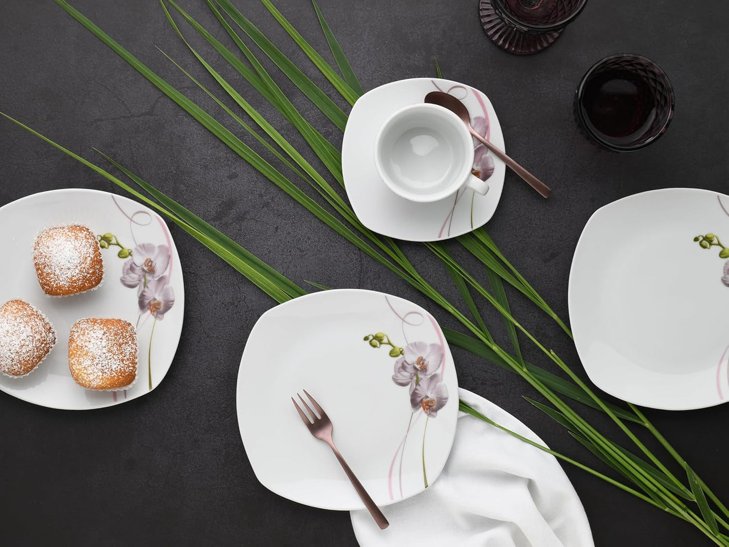 CreaTable, 24024, serie Square Orchid, set di stoviglie da 18 pezzi per 6, servizio da caffè in porcellana, lavabile in lavastoviglie e adatto al microonde, produzione di qualità