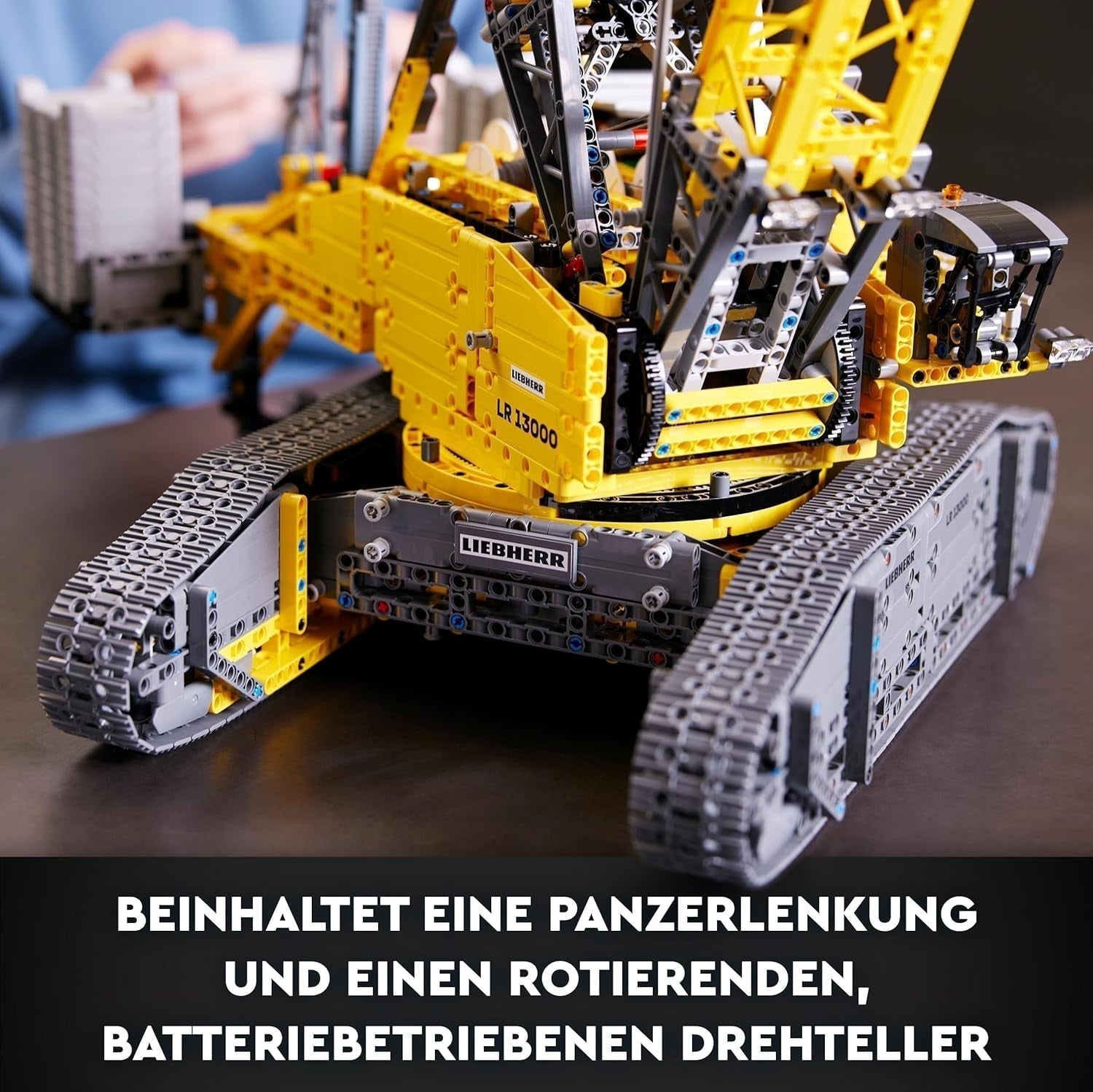 LEGO Technic Liebherr LR 13000 Set gru cingolata, costruisci il miglior modello di veicolo da costruzione telecomandato con app Control+, gru con sistema di verricello e braccio di sollevamento, kit modello grande per adulti 42146 Besuche Den LEGO-Store