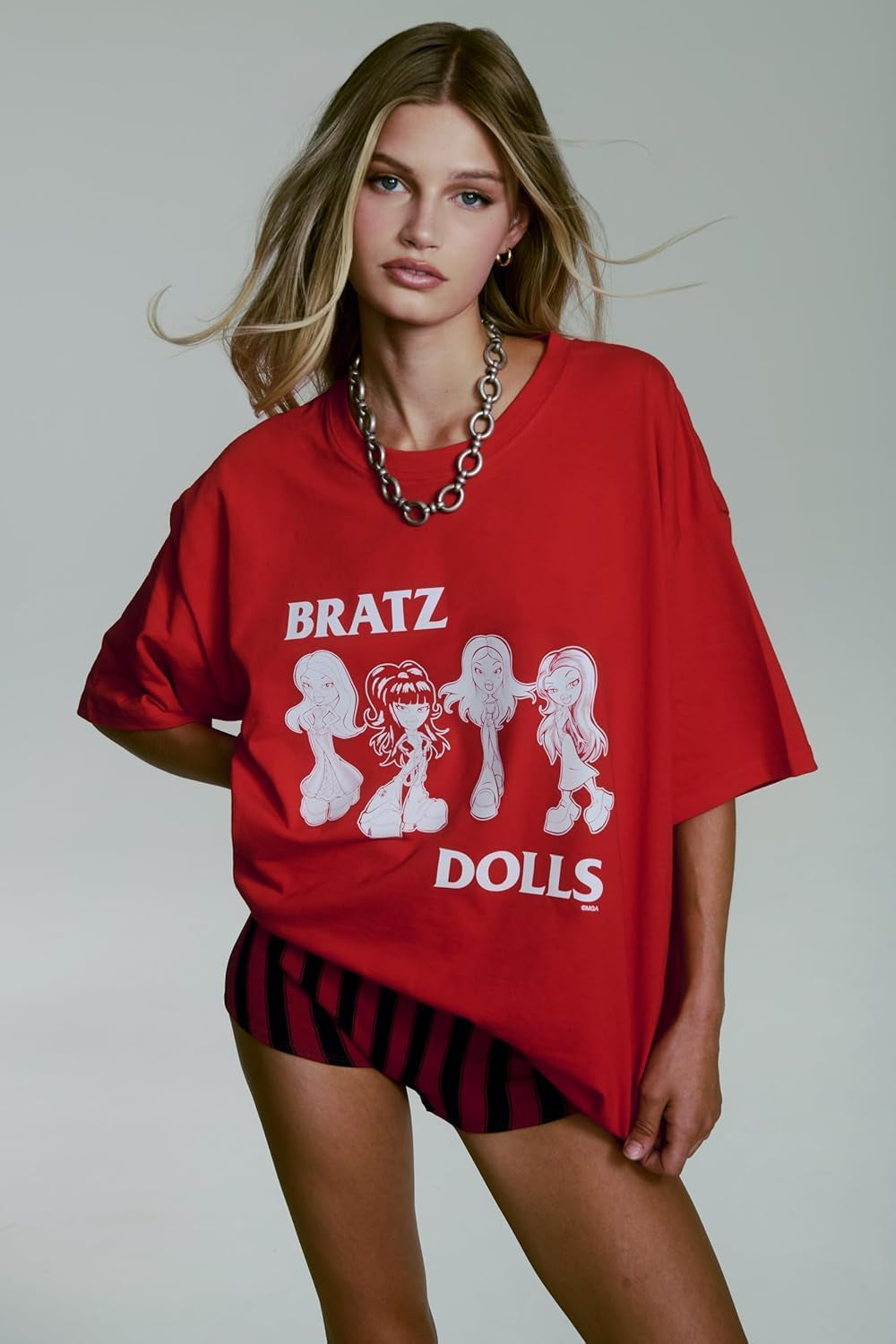 La bambola Bratz Stylin' Jade alla moda in stile maglietta include accessori, un giocattolo per ragazza carino