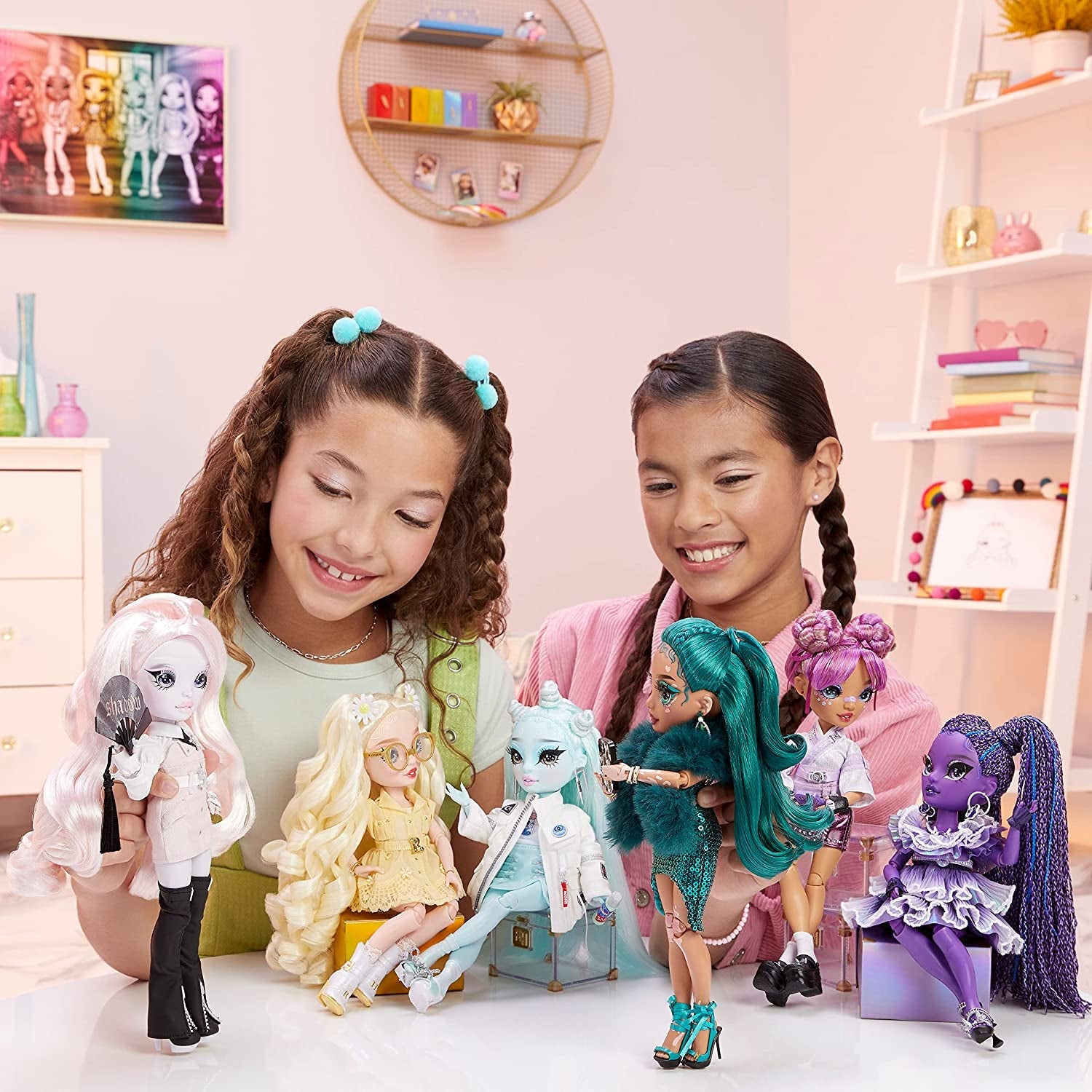 Rainbow High Shadow High - REXX McQueen - Bambola nera alla moda con abiti alla moda e oltre 10 accessori di gioco colorati - Ideale per collezionisti e bambini dai 4 ai 12 anni