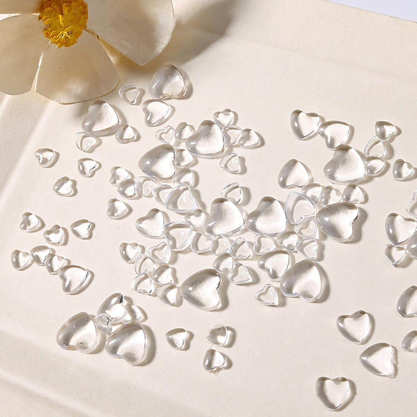 Ciondoli per nail art a forma di cuore 3D, 320 pezzi di ciondoli per unghie in acrilico sottile, strasssteine ​​a forma di cuore con retro piatto 4Mm 6Mm 8Mm Decorazioni per la decorazione di decorazioni per donne e ragazze (4Mm 6Mm 8Mm)