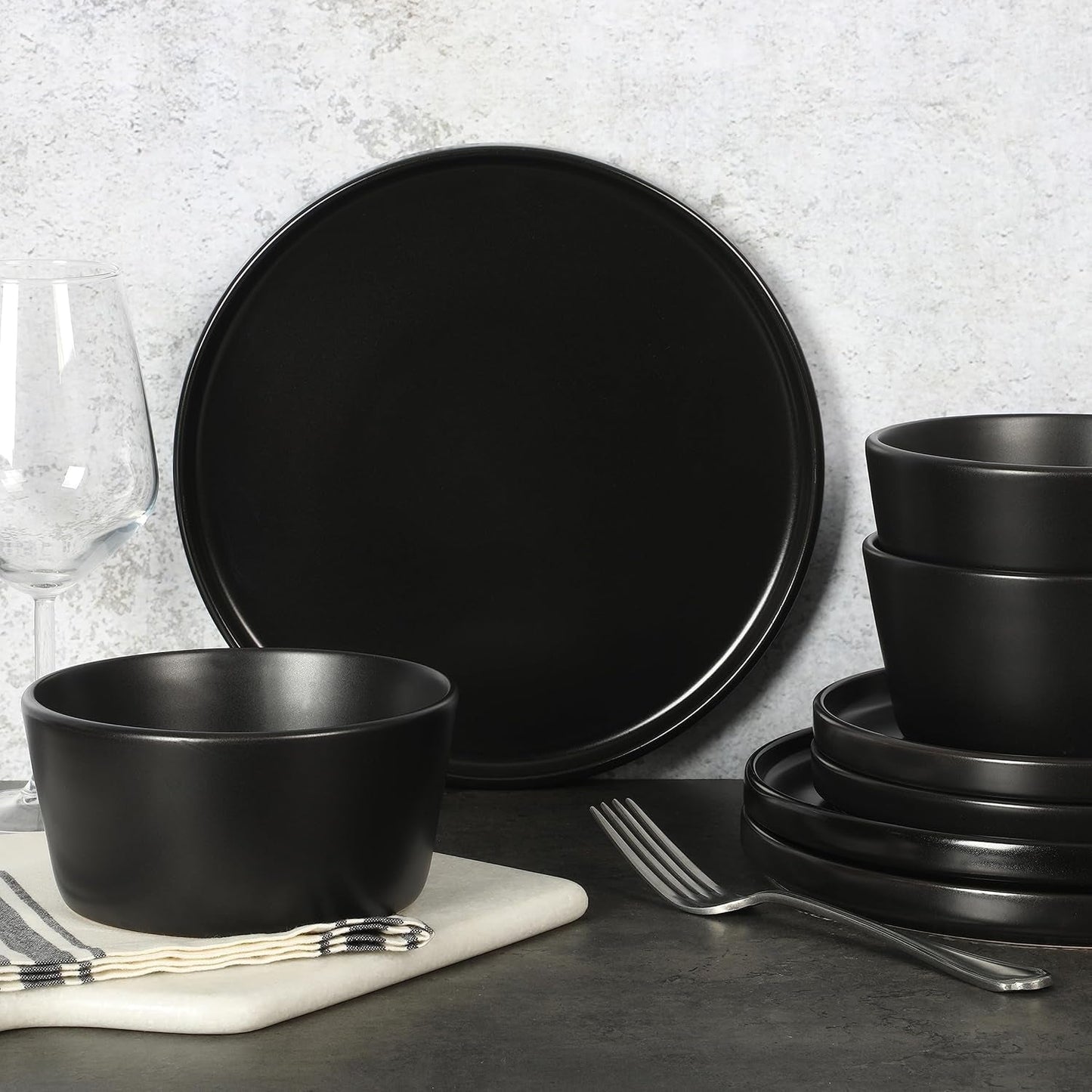 Set di stoviglie Bowery, 32 pezzi, nero opaco, gres, piatti, ciotole e tazze, per 8 persone