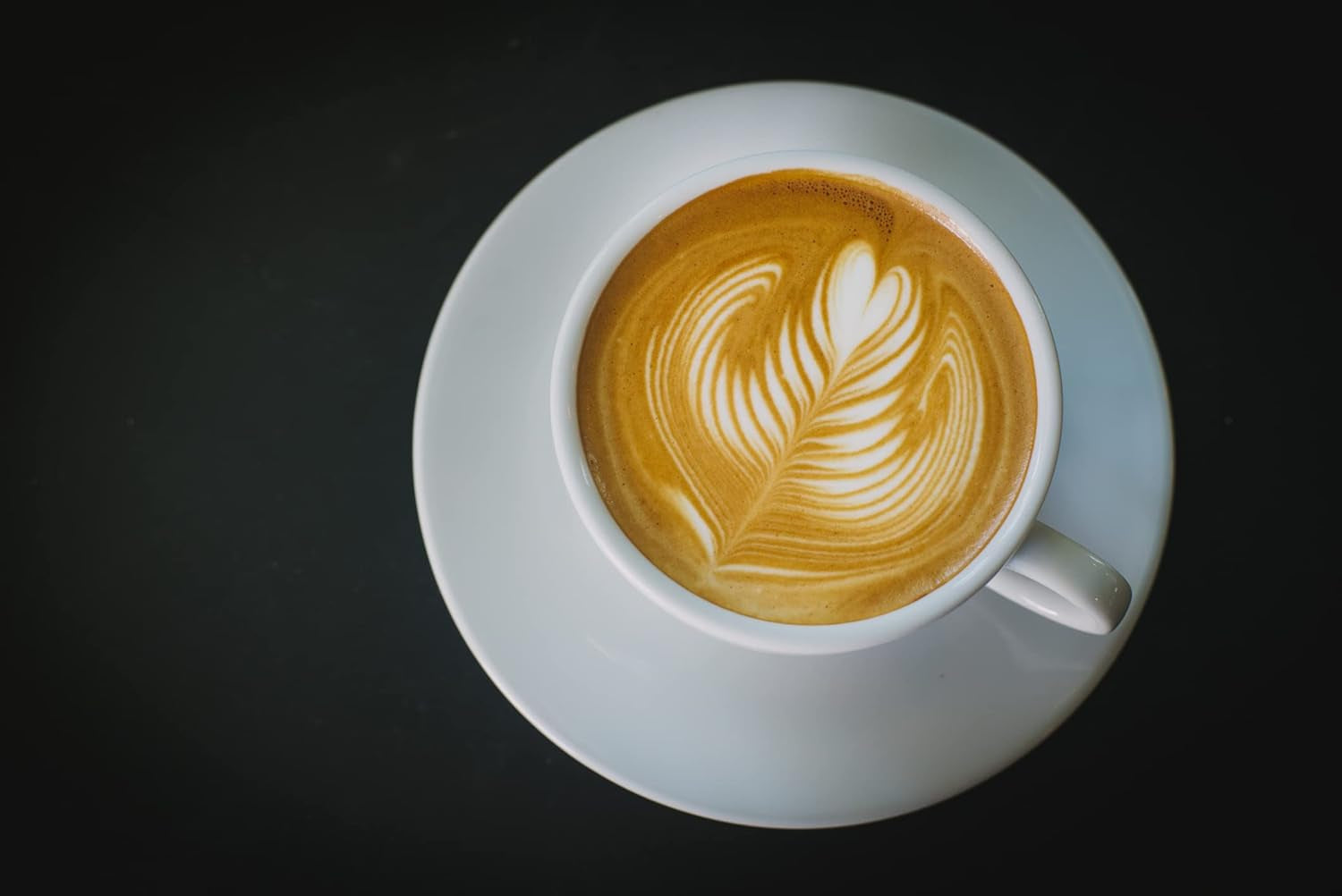 Caffe Crema E Aroma Kaffeebohnen 2kg (4x500g), Barista Kaffee schokoladig und säurearm, Espressobohnen kräftig, Bohnenkaffee mit Arabica und Robusta, fine Crema, ideale per Milchkaffee