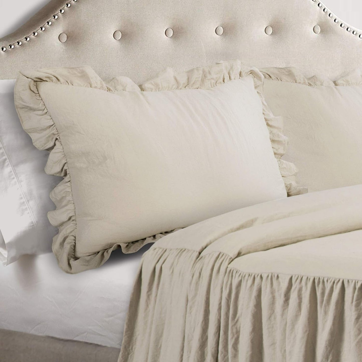 Set di biancheria da letto con gonna a volant con decorazioni lussureggianti Set di biancheria da letto di lusso in 3 pezzi per la fattoria Elegante e affascinante dettaglio con volant Stile senza tempo e design classico Letti e trapunte con decorazioni lussureggianti king size morbide e leggere
