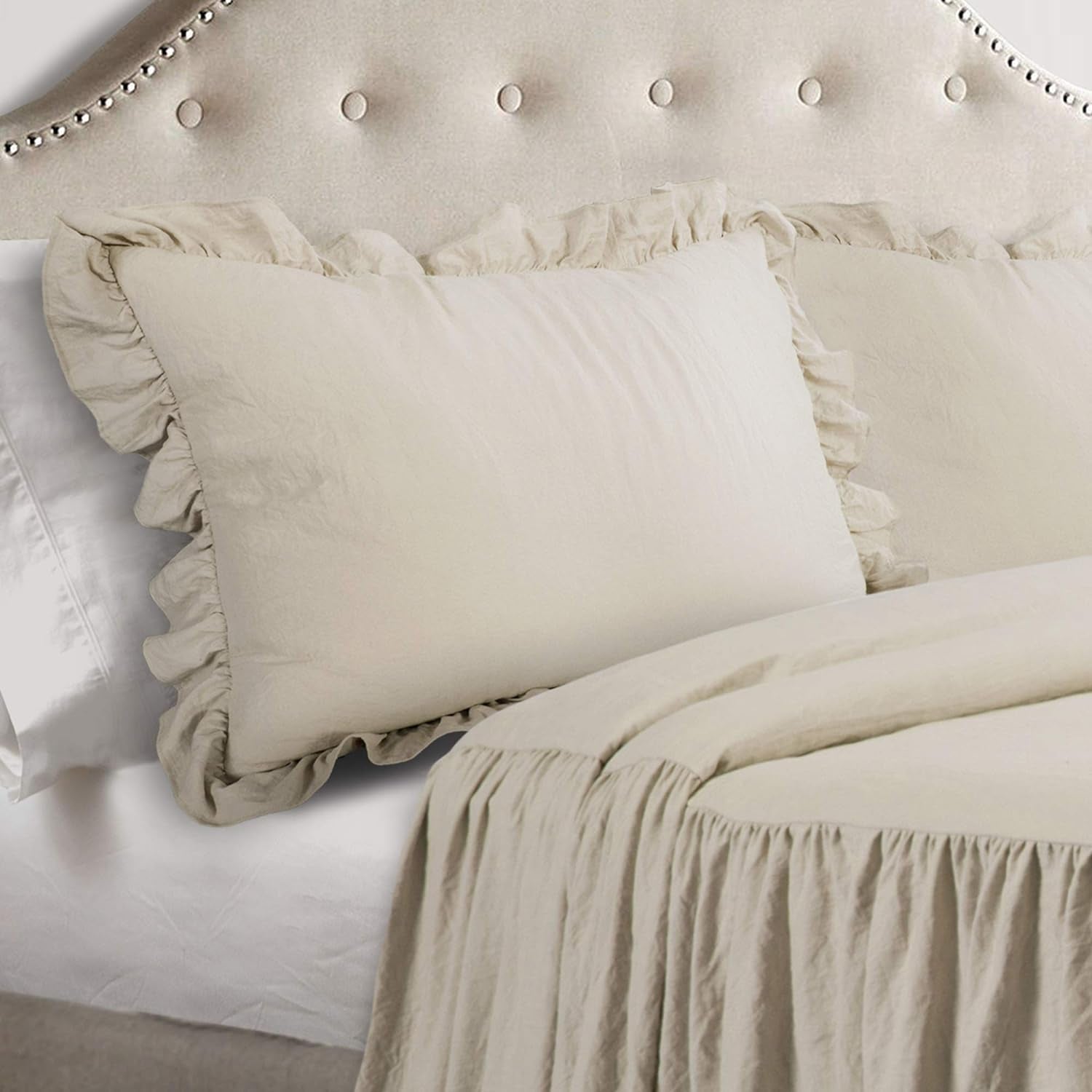 Set di biancheria da letto con gonna a volant con decorazioni lussureggianti Set di biancheria da letto di lusso in 3 pezzi per la fattoria Elegante e affascinante dettaglio con volant Stile senza tempo e design classico Letti e trapunte con decorazioni lussureggianti king size morbide e leggere