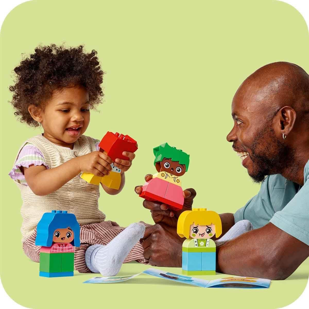 LEGO DUPLO Big Feelings, gioco di costruzione impilabile con 23 mattoncini colorati e 4 personaggi, giocattolo di abilità motoria per promuovere lo sviluppo sociale ed emotivo dei bambini a partire da 18 mesi 10415 Set di costruzione Beuche den LEGO-Store