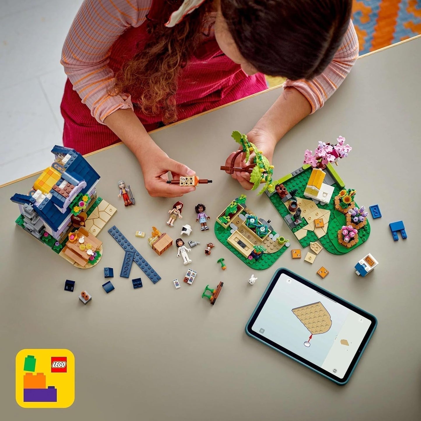 LEGO Friends Casa e giardino fiorito Set da costruzione L'apicoltore Playset natura Regalo per ragazze 12+ Modello costruibile Set 4 minifigure e figure di animali Gatto e coniglio 42669 Set da costruzione Besuche den LEGO-Store