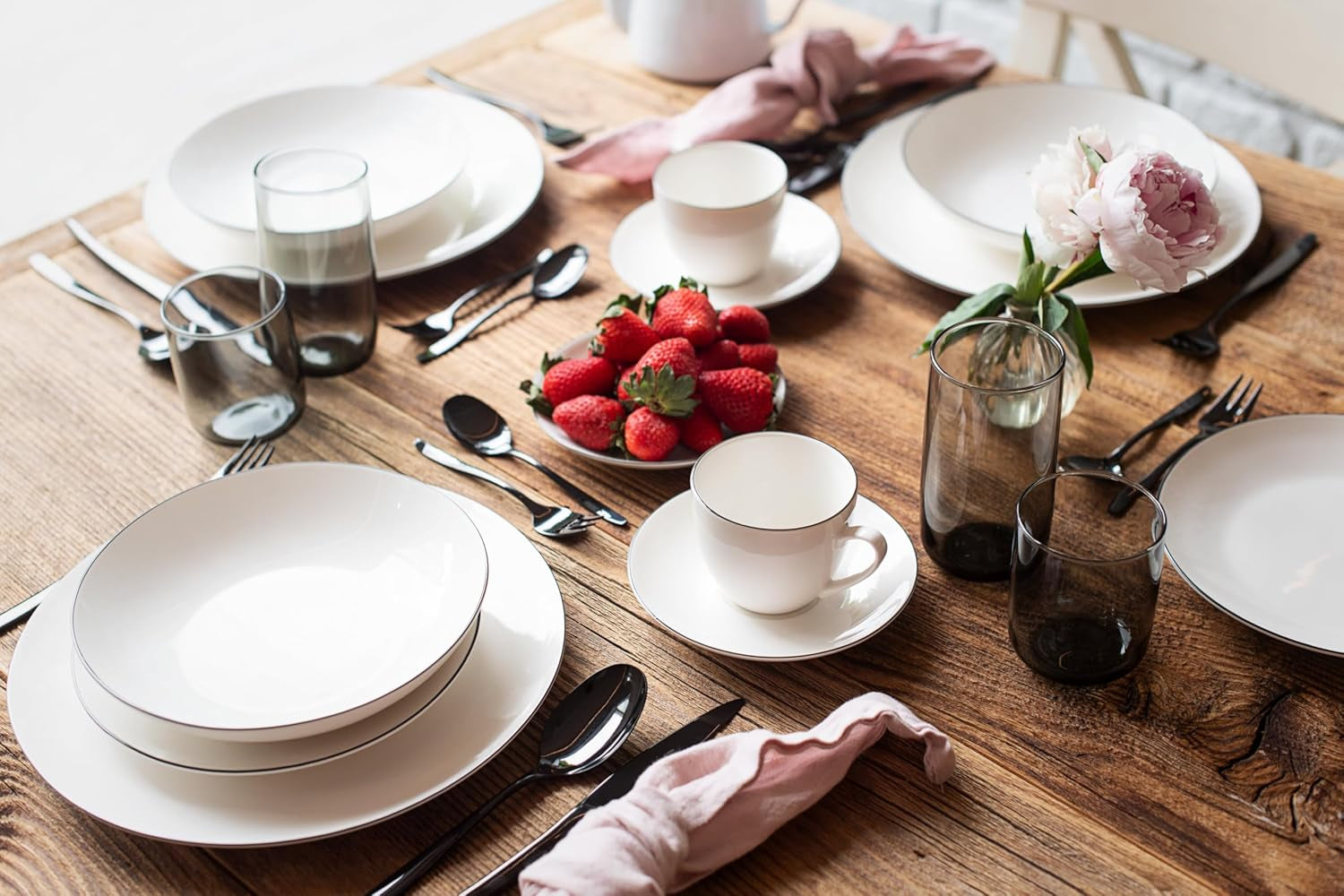 MÄSER Serie Felise, elegante servizio da caffè per 6, senza tempo, bordo nero, porcellana, bianco