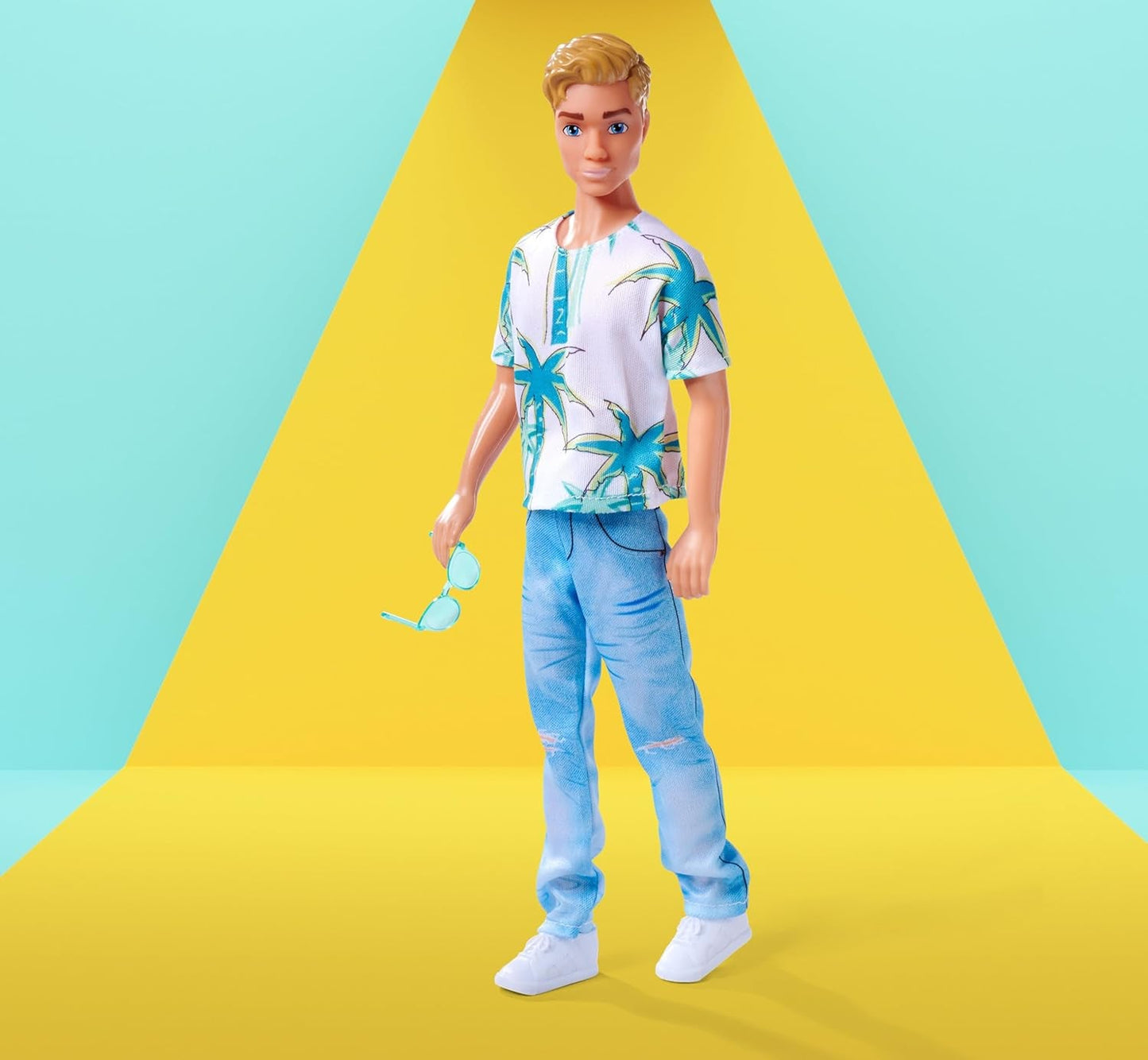 Simba Steffi Love Kevin Doll indossa un top con stampa di palme e fantastici jeans, include occhiali da sole, 30 cm, età 3+