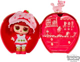 LOL Sorpresa! Loves Fragolina Dolcecuore Tots - Bambole profumate da collezione con 7 sorprese, animale domestico, moda, scarpe, cappello, set da gioco con casa trasformabile Fragolina Dolcecuore, dai 4 anni in su