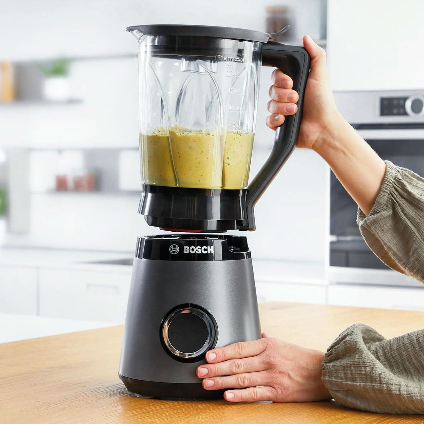 Robot da cucina Bosch Vitapower Serie 4 MMB6172SN, Verbesserte Version, 10 Jahre Motorgarantie, Edelstahl-Klingen, 1.5L Glasbehälter, Spülmaschinenfeste Teile, 30.000 U/Min, 1200 W, Argento Kitchen Naty Shop