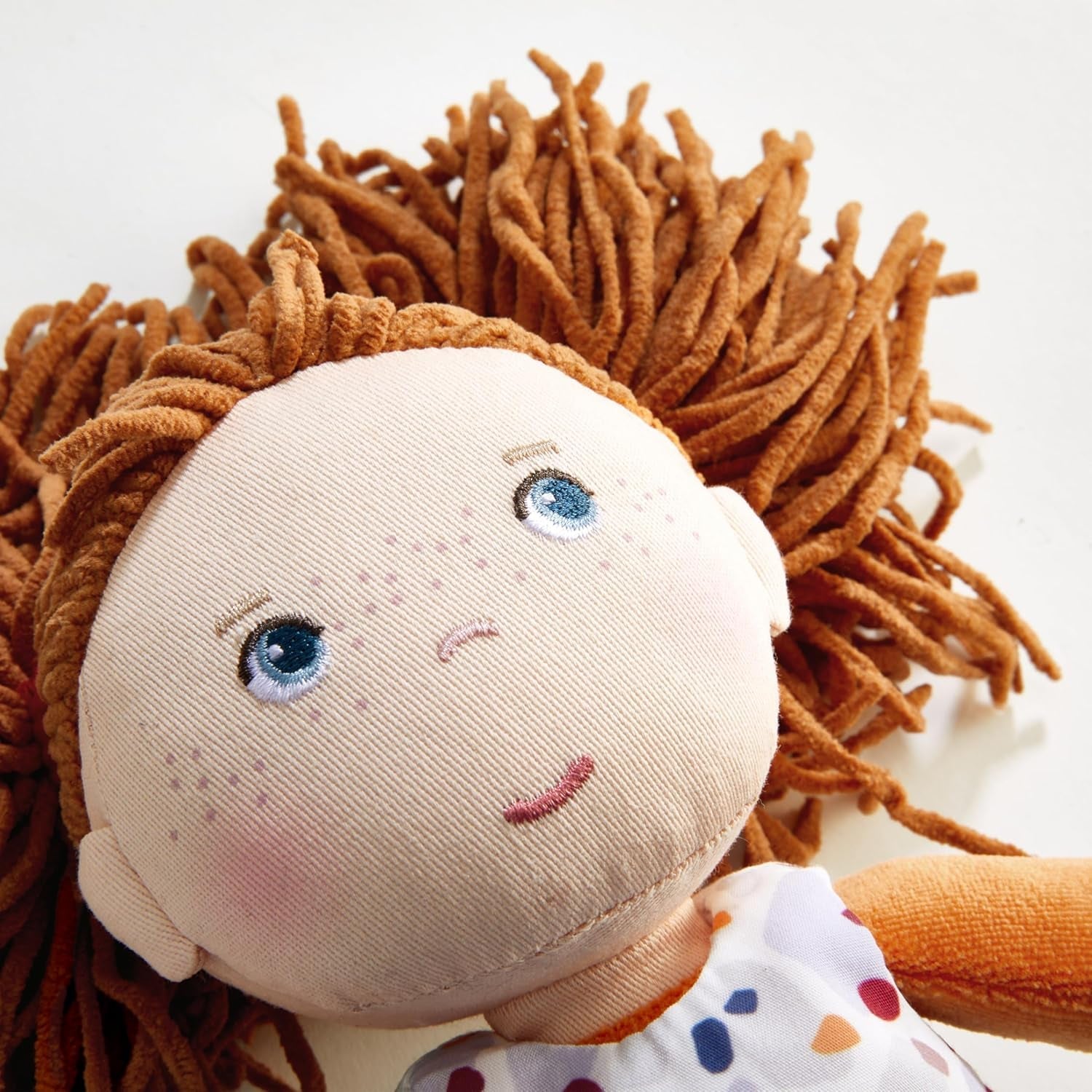 bambola HABA Malou - bambola morbida alta 30 cm per giocare e abbracciarsi - materiali morbidi e lavabili - alternativa ideale alle bambole di peluche - adatta a bambini da 1,5 anni - 2010818001