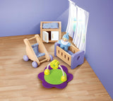 Hape Cameretta per Bambole - Set per Cameretta per Bambole in Legno, Mobili per Bambole, Accessori per Casa delle Bambole per Bambini, Cameretta per Bambini in Miniatura con Altalena e Accessori, Gioco di Ruolo di 3 Anni