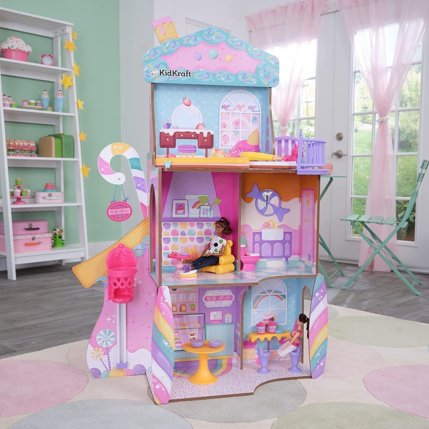Kidkraft Candy Castle Casa delle Bambole in Legno con Mobili e Accessori, Casetta Lama Unicorno, Sollevatore Torta Gelato e Sedia in Gomma per Bambole, Giocattolo per 3 Anni, 20242 Naty Shop Dollhouses