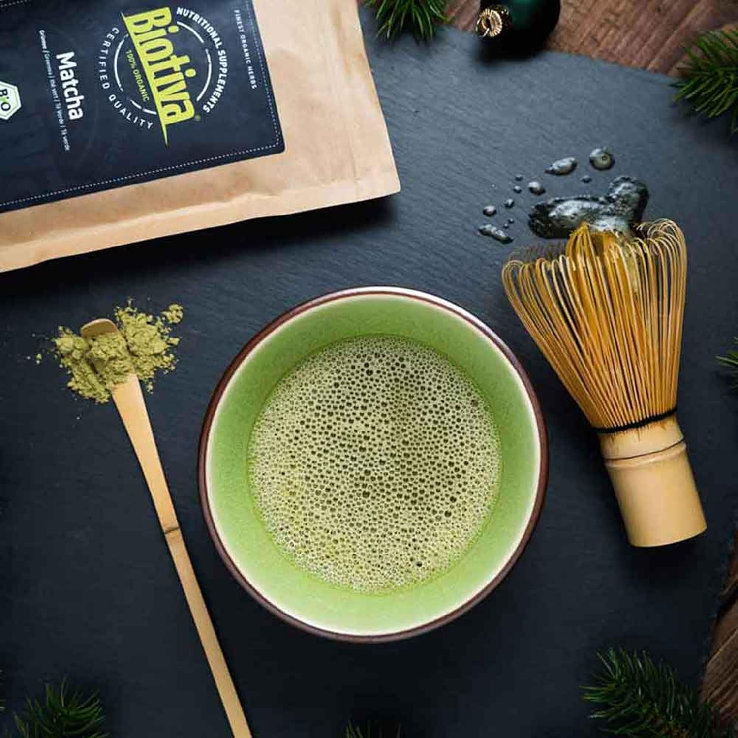 Tè Matcha Biologico 100g - Polvere Matcha Originale - Frullati di tè e latte - Matcha biologico di altissima qualità dal Giappone - Imbottigliato e controllato in Germania - Biotiva