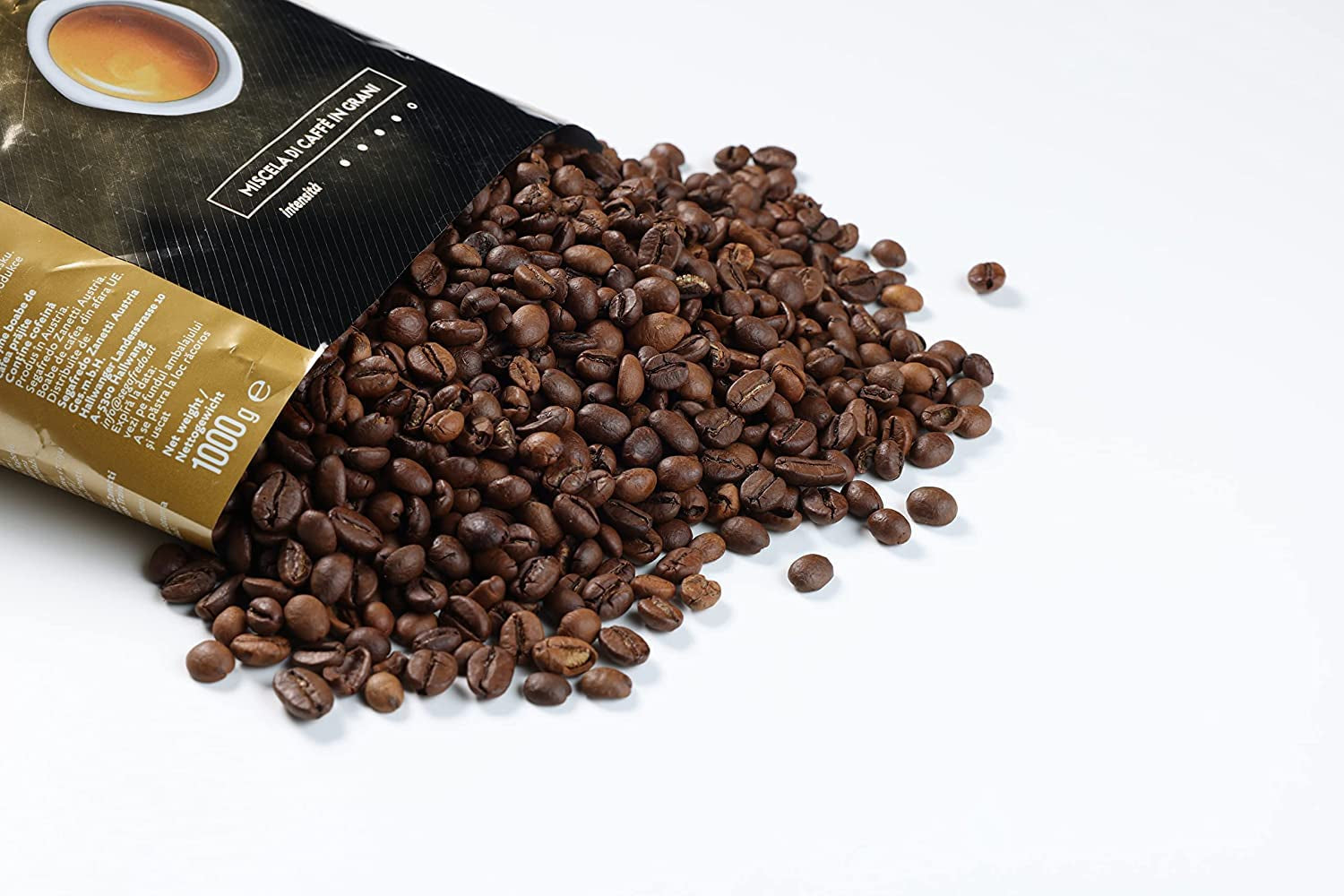 Segafredo Zanetti Selezione Espresso - Chicco intero (confezione da 1kg) - Adatto a tutte le specialità di caffè italiane - Tostatura da media a scura, sapore forte e intenso