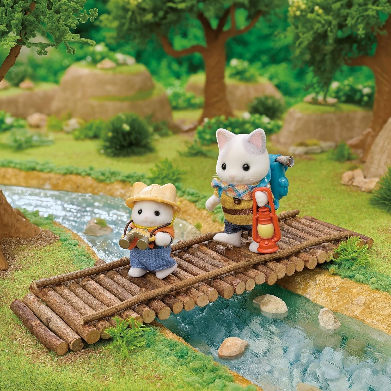 Sylvanian Families - 5763 Set di Esploratori di Avventure a Due Figure Gatto del Latte Padre Ragazzo Figura di Animale Giocattolo dettagliato per Bambole Naty Shop di 3 Anni