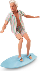 Barbie Movie Ken Barbie Doll in costume da bagno a righe rosa pastello e verde, tavola da surf e scarpe da ginnastica bianche, JBJ54