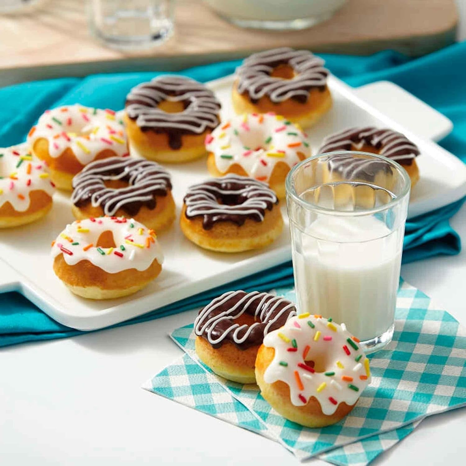 Wilton Donut-Backform Mit 12 Mulden Donutform, Hochwertige Donut Backform Mit Antihaftbeschichtung Für 12 Mini-Donuts, Spülmaschinenfest Stampi e vassoi per cuocere al forno Naty Shop