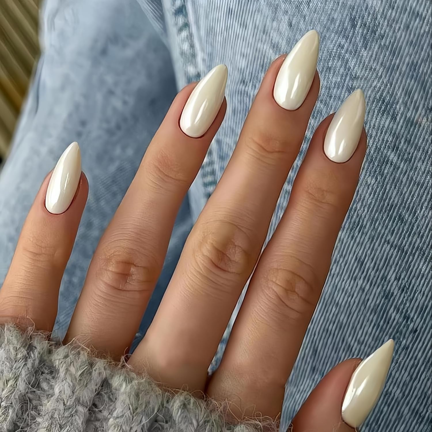 Unghie cromate autoadesive - Colla glitterata marrone mandorla media sulle unghie Unghie finte glitterate Colla sulle unghie artificiali Unghie acriliche smaltate per donne 24 pezzi