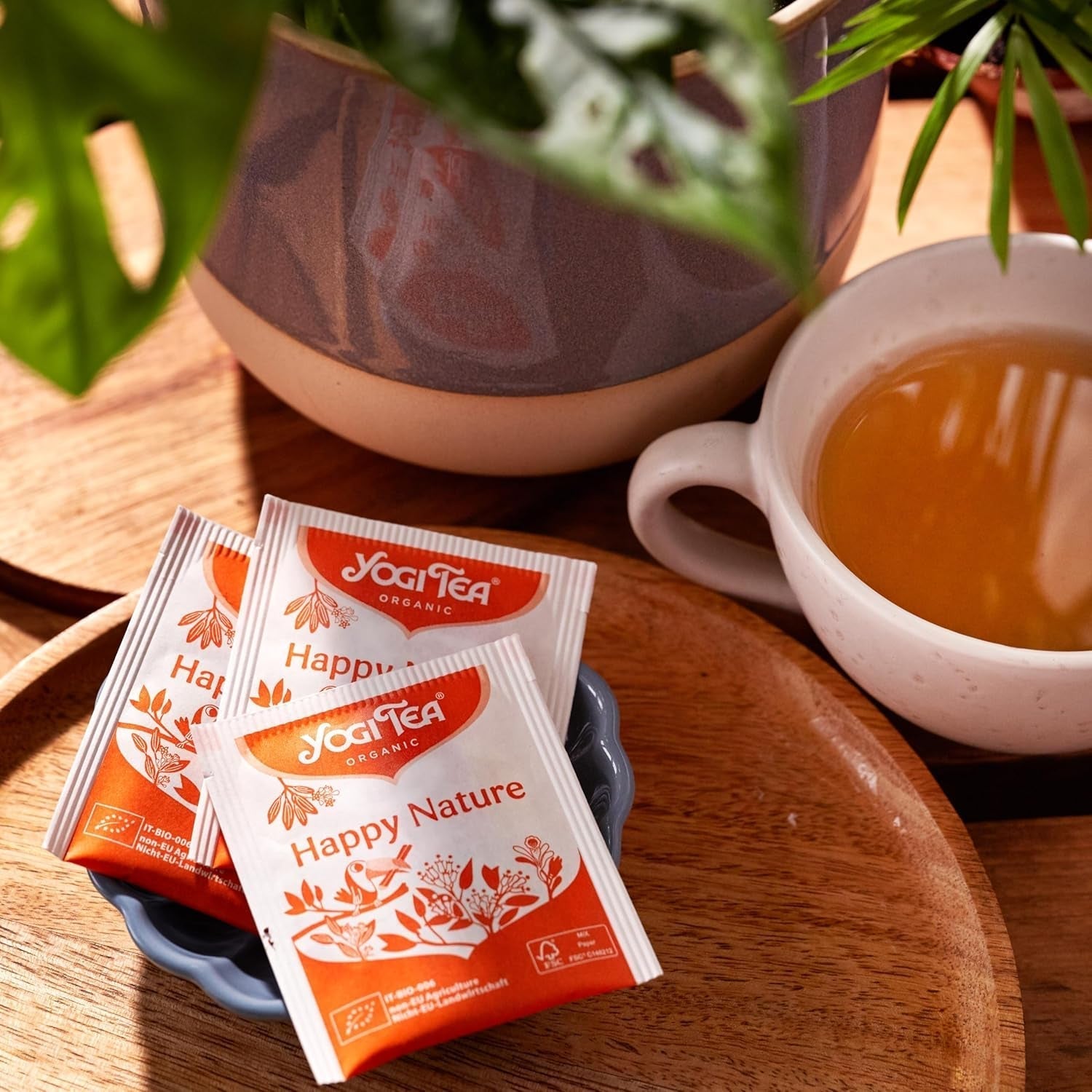 Yogi Tea - Happy Nature, Buy One and Do Good, tisana ayurvedica biologica alle erbe, mango, mandarino, miscela di vaniglia, confezione da 6 tè Yogi, 6x17 bustine di tè (102 bustine di tè in totale)