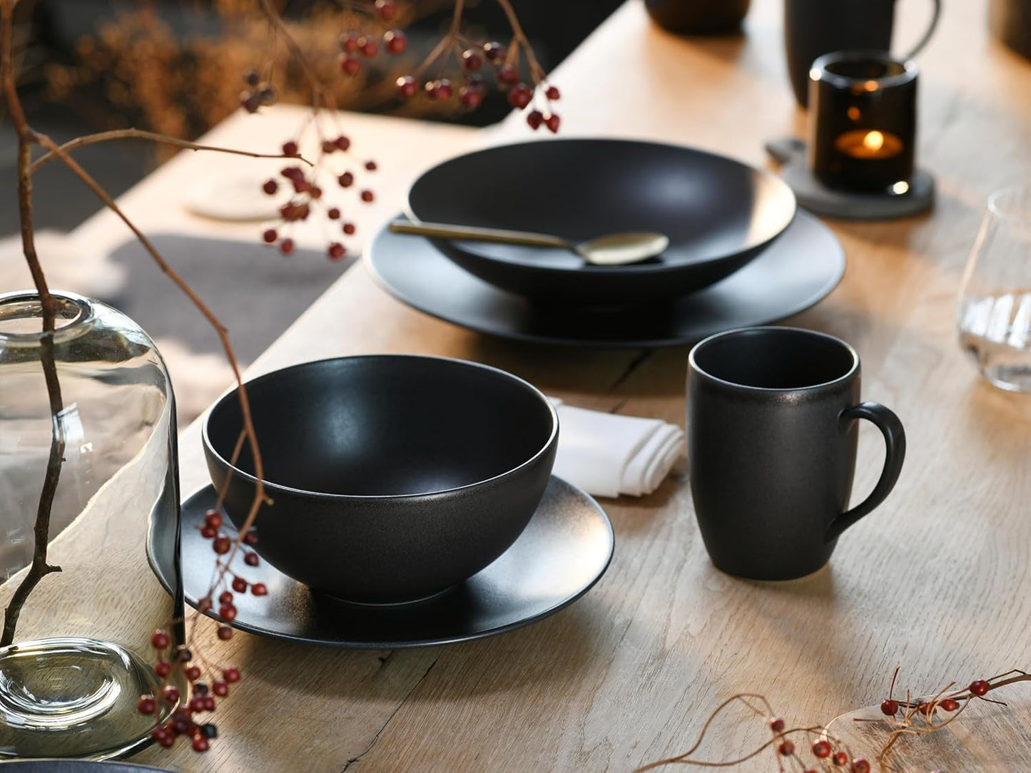 Creatable, 23146, serie SOFT TOUCH BLACK, set di stoviglie da 20 pezzi, servizio combinato in porcellana, lavabile in lavastoviglie e adatto al microonde, prodotto in Portogallo