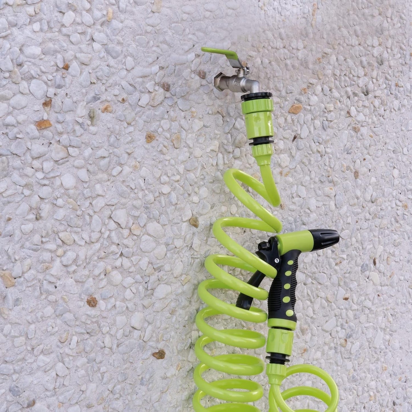 Amig - Turun | Spirale | 15 metri| Include 4 accessori | Con pistola per irrigazione, adattatore per rubinetto e 2 attacchi rapidi | Gomma EVA | Verde pistacchio