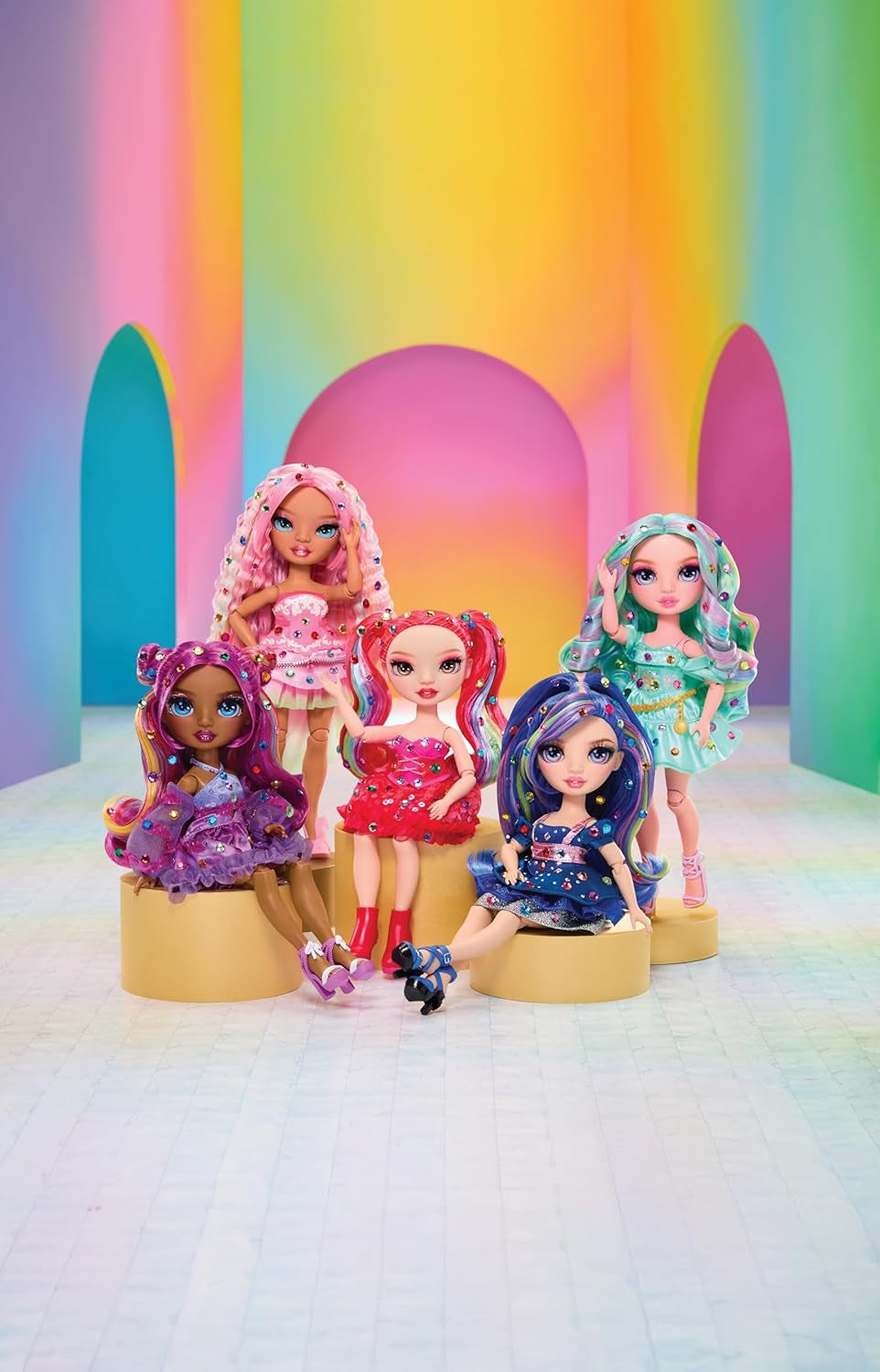 Rainbow High Be Dazzling - Adeline Rose - Bambola alla moda rosa da 28 cm con strumento per decorare, pietre preziose scintillanti e accessori per lo styling