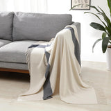Coperta Amazon Basics, leggera, poliestere riciclato, coperta accogliente per l'arredamento della camera, 127 x 152 cm, bianco avorio con motivo a quadretti blu Letti e coperte Besuche den Amazon Basics-Store Bianco avorio con motivo a quadretti blu