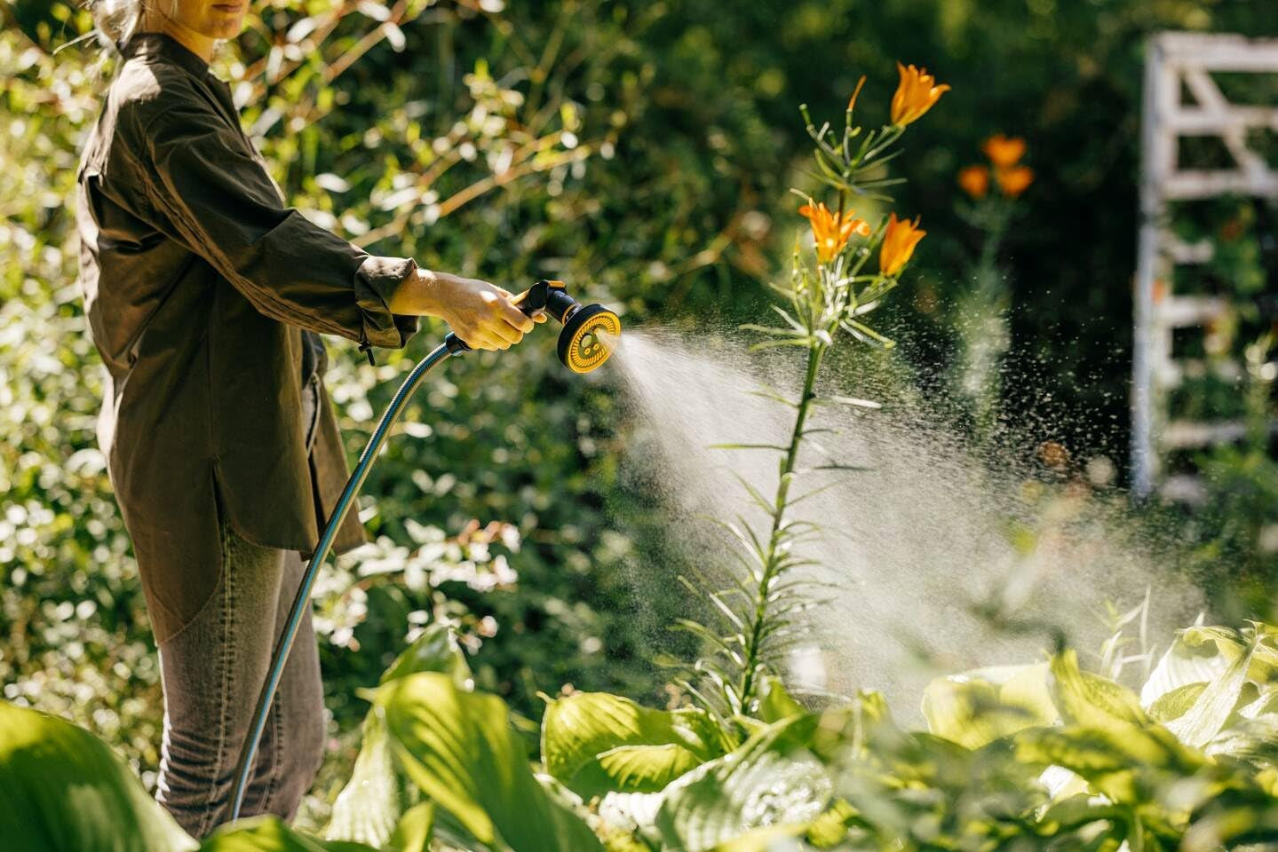 Fiskars Tubo da giardino ML Serie X Tubo dell'acqua per irrigazione manuale 13 mm (1/2"), Lunghezza: 25 m, Collegamento universale, Protezione UV, Protezione antigelo, Resistente alla torsione, Blu, 1076045