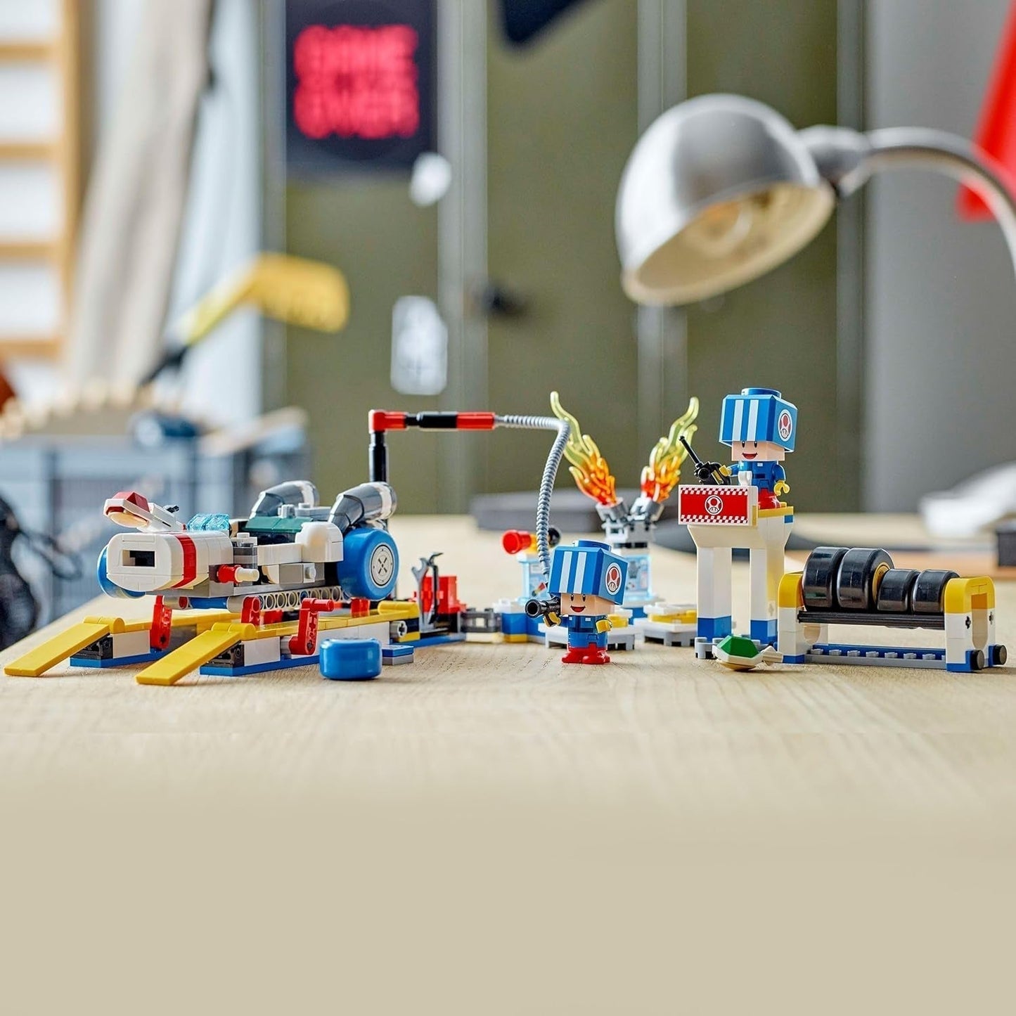 LEGO Super Mario: Mario Kart - L'officina di Toad, personaggio Nintendo, giocattolo personalizzabile, set di avventure, regalo per ragazzi, ragazze e giocatori a partire da 8 anni 72035 Set da costruzione Besuche den LEGO-Store