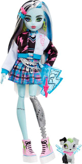 Monster High Frankie Stone Bambola in Giacca di Jeans e Pantaloncini, Include il Cane Watzie e Accessori come Zaino, Snack e Notebook, HXH73 Naty Shop Dolls Moda Elettrizzante