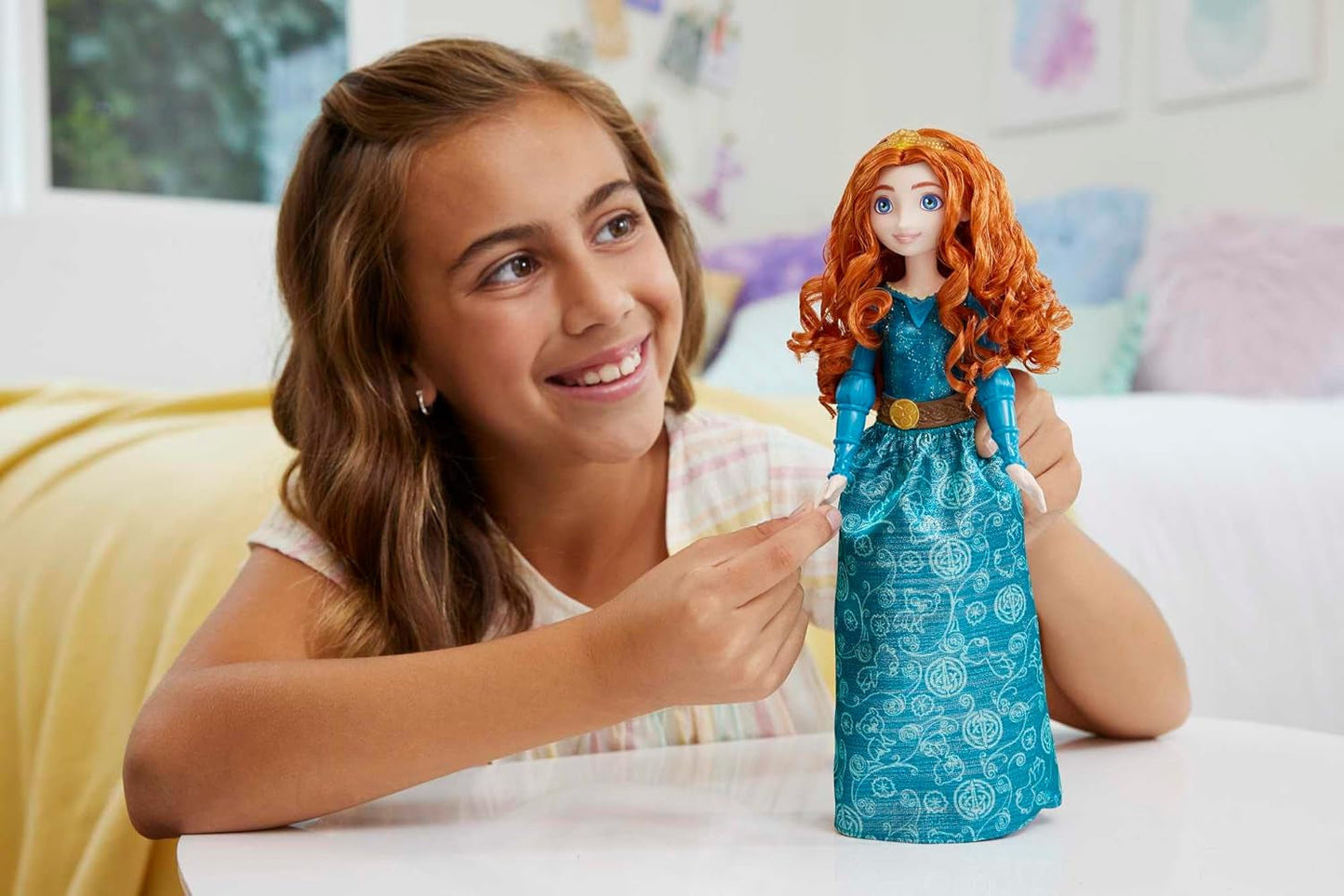 Mattel Disney Princess Toy Merida bambola fatta a mano con vestiti scintillanti e accessori ispirati al film Disney e Pixar, regalo per bambini HLW13