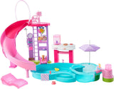 Barbie Dream Pool Playset con sei aree di gioco tra cui uno scivolo e una vasca idromassaggio, oltre a oltre 20 accessori come un animale domestico, salvagente e altro, JKG83
