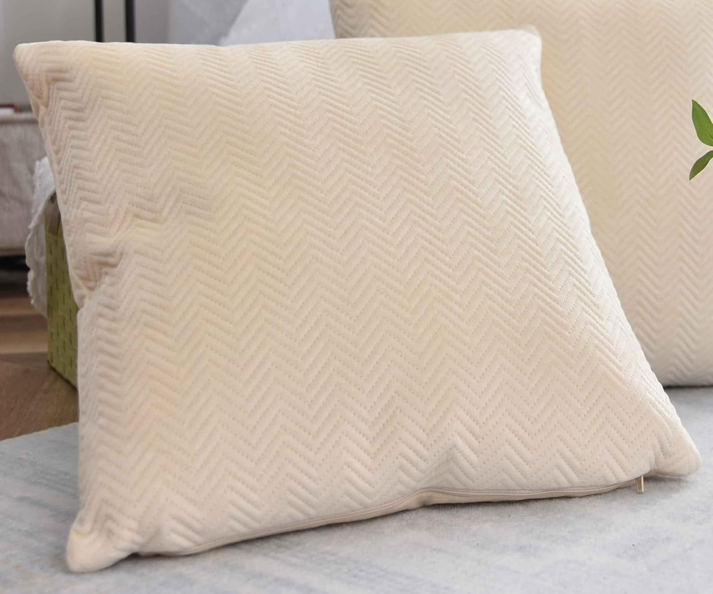 Cuscino Contenitore Per Tende Cuscino Decorativo LxP 45X45 Cm Jacquard Verde "Greta" Con Design A Spina Di Pesce Chiusura Con Cerniera Di Facile Manutenzione Imbottitura Morbida 320G - Colori Assortiti, 2023510 Cuscini Da Viaggio Naty Shop Crema