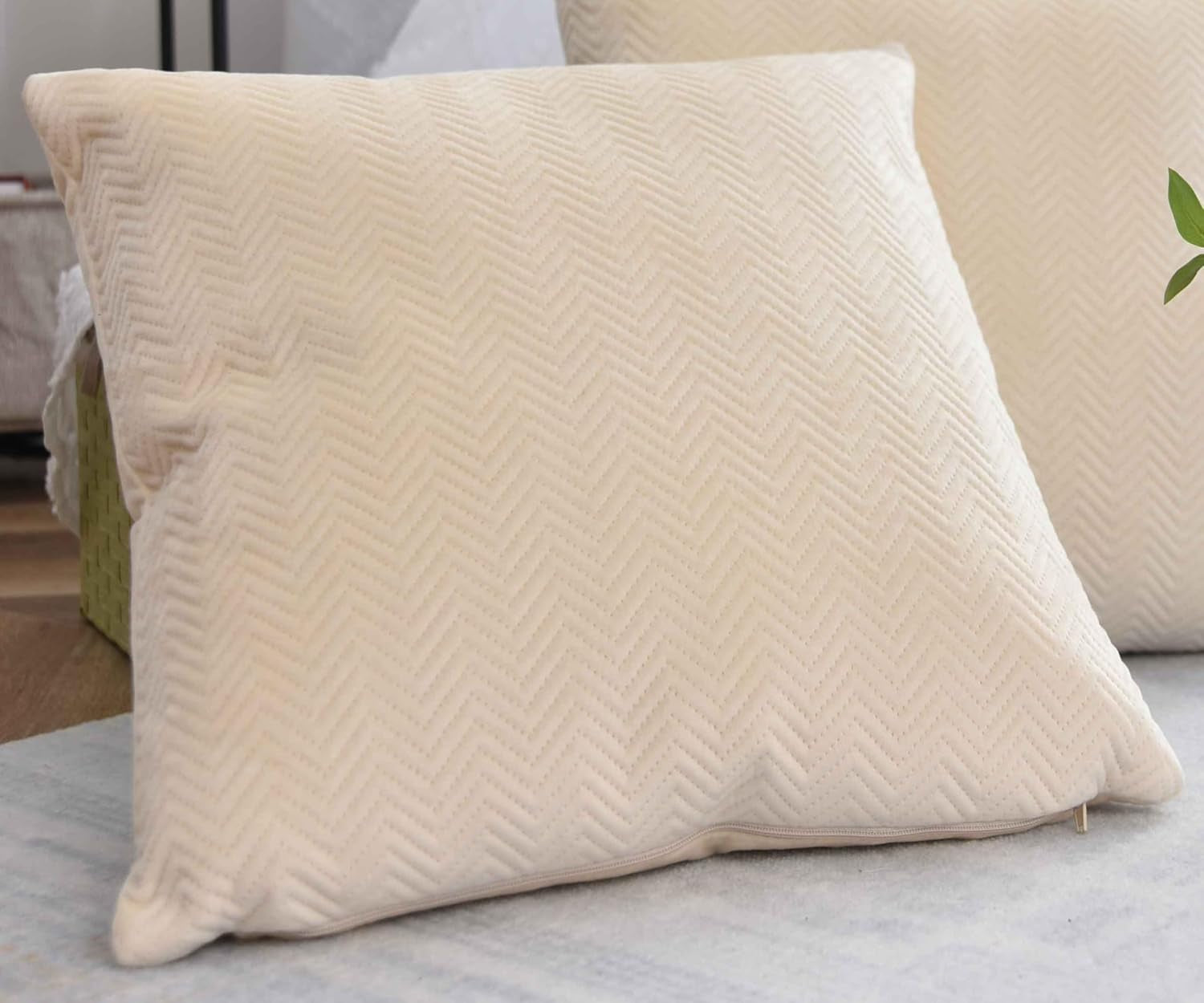 Cuscino Contenitore Per Tende Cuscino Decorativo LxP 45X45 Cm Jacquard Verde "Greta" Con Design A Spina Di Pesce Chiusura Con Cerniera Di Facile Manutenzione Imbottitura Morbida 320G - Colori Assortiti, 2023510 Cuscini Da Viaggio Naty Shop Crema