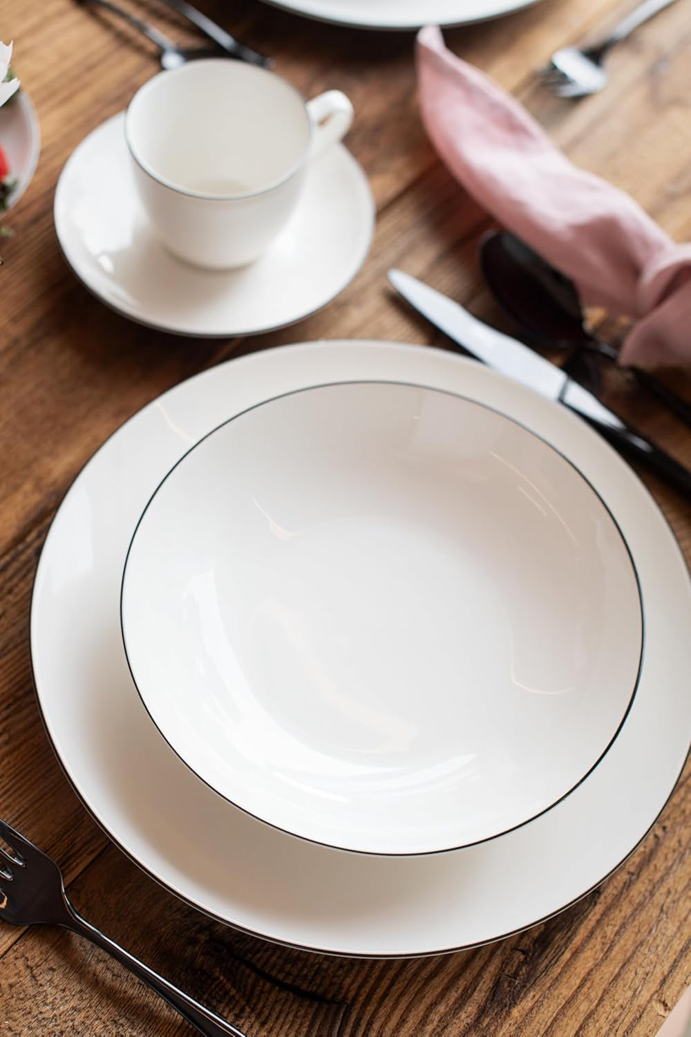 MÄSER Serie Felise, elegante servizio da caffè per 6, senza tempo, bordo nero, porcellana, bianco